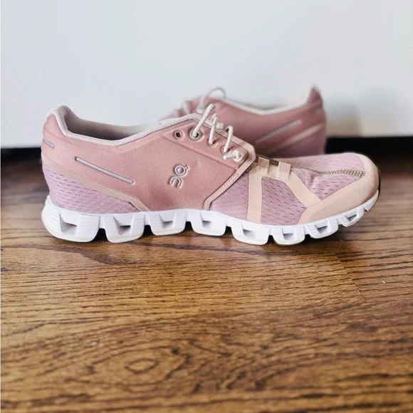 On Running Women's Sneakers - Picture 6 of 10